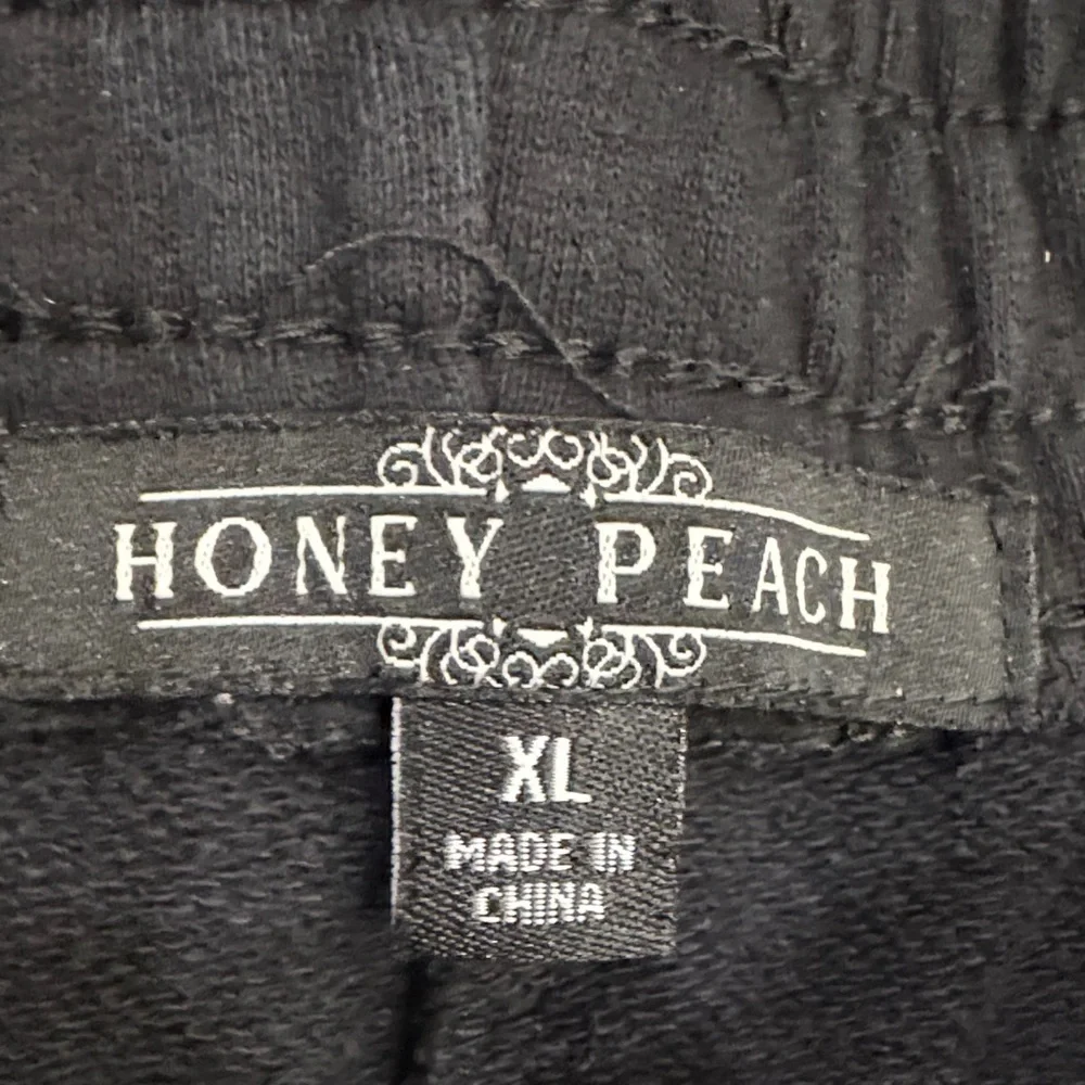 Honey Peach Black Athletic Shorts size XL